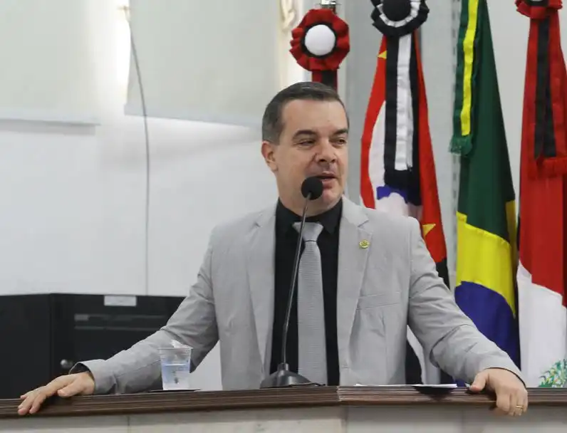 Luciano Julião diz que assessora "cumpre sua função" (Divulgação/Câmara de Rio Preto)