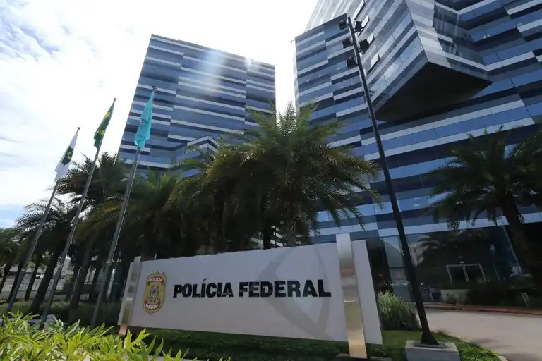 A PF deflagrou nesta quarta-feira, 28, a sétima fase da Operação Sisamnes para prender cinco suspeitos de envolvimento com o Comando 4 (Divulgação/Polícia Federal)