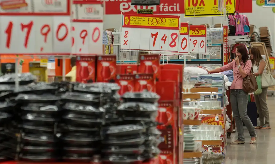 PIB cresce 0,5% em agosto e encerra sequência de quedas