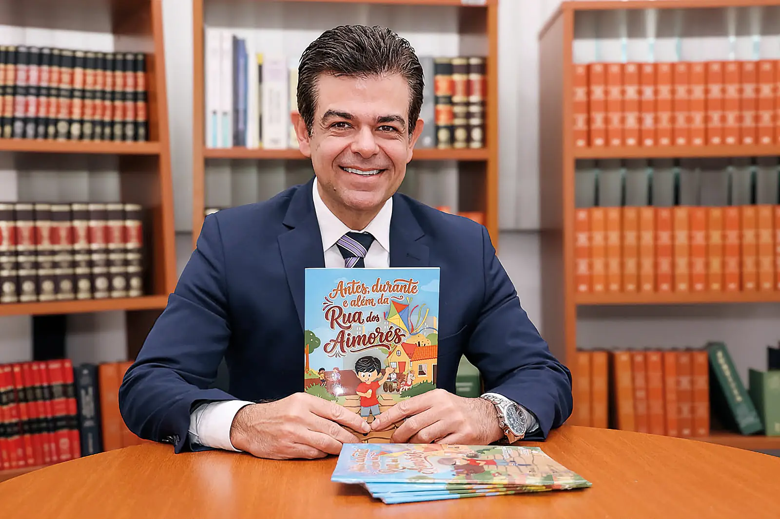 Promotor de Rio Preto lança livro sobre infância na Rua dos Aimorés