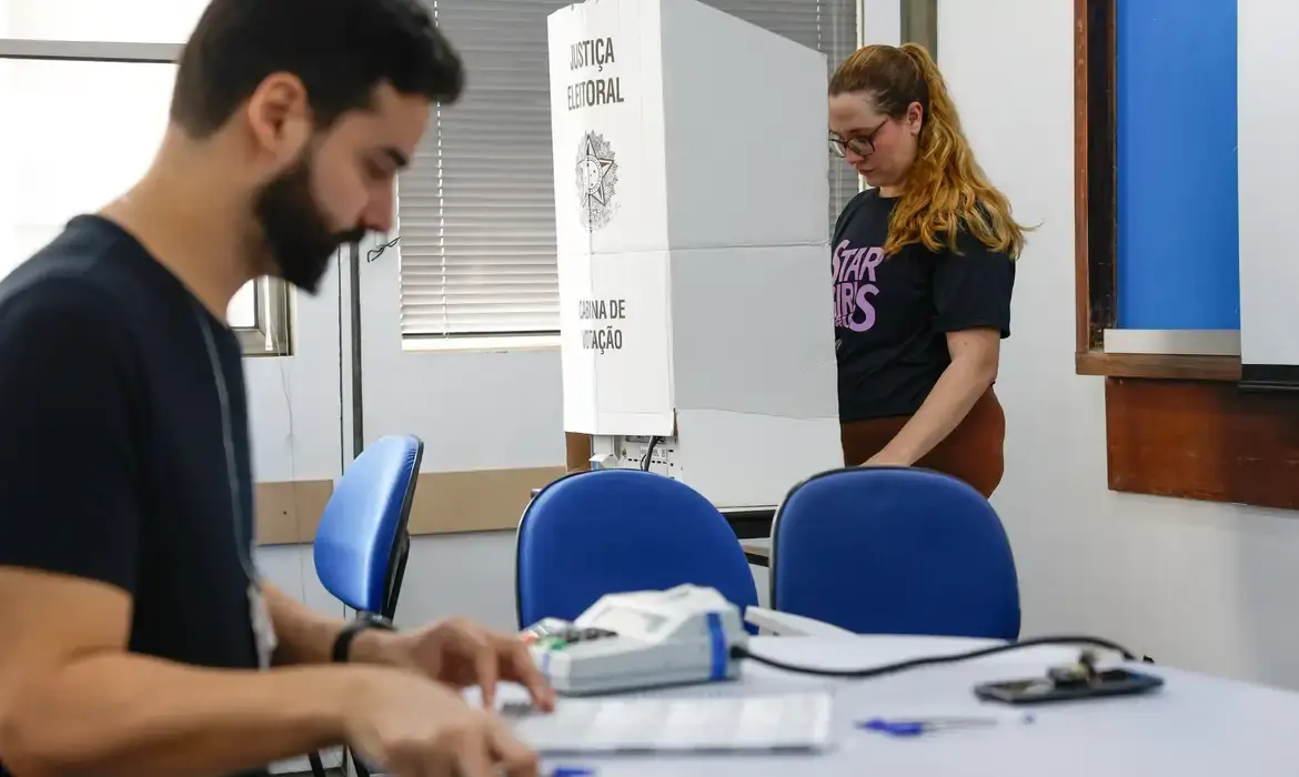 Pode votar no segundo turno mesmo faltando ao primeiro?