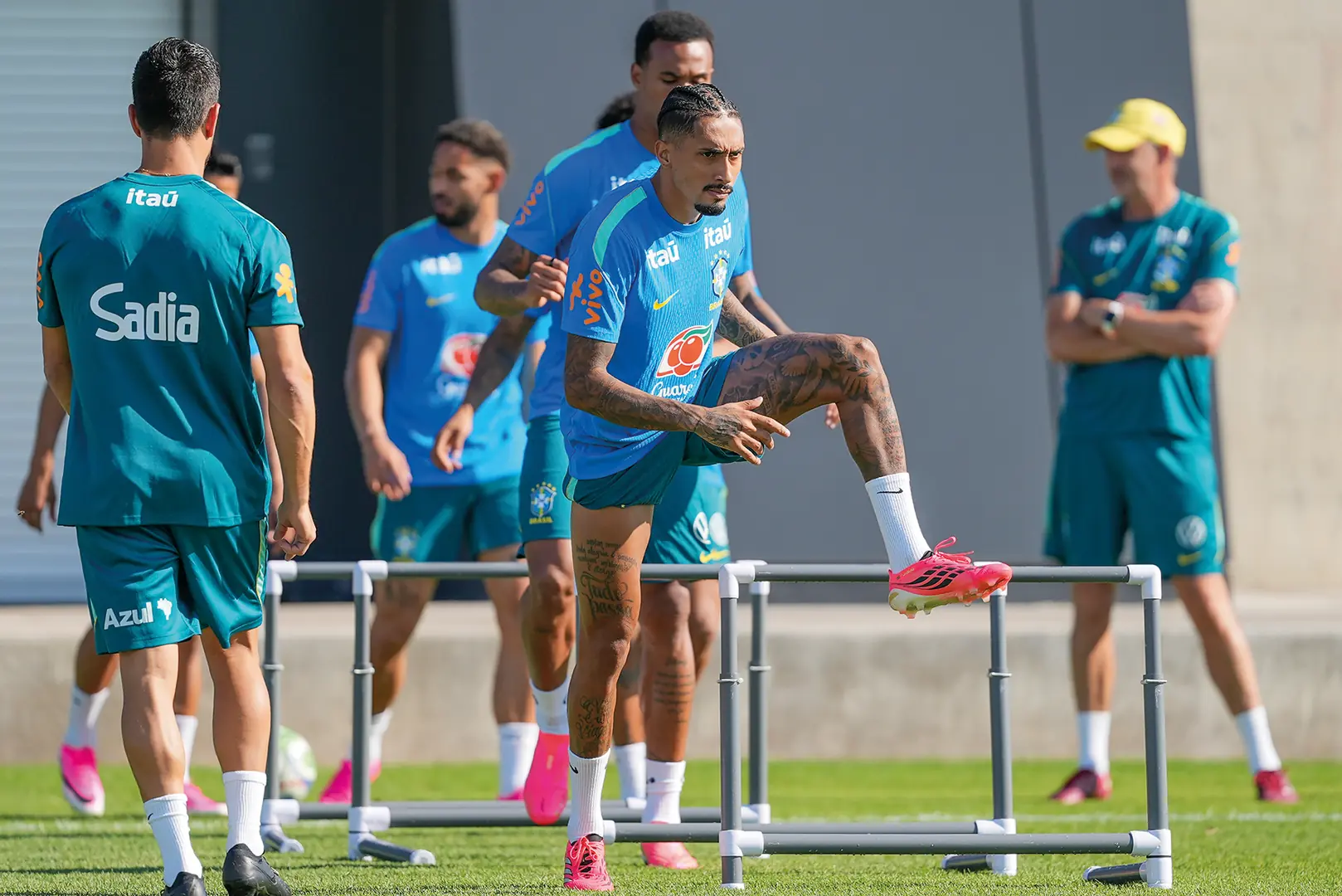 Raphinha durante treino: “Eu acompanho zero do que sai de notícias” (Rafael Ribeiro/CBF)