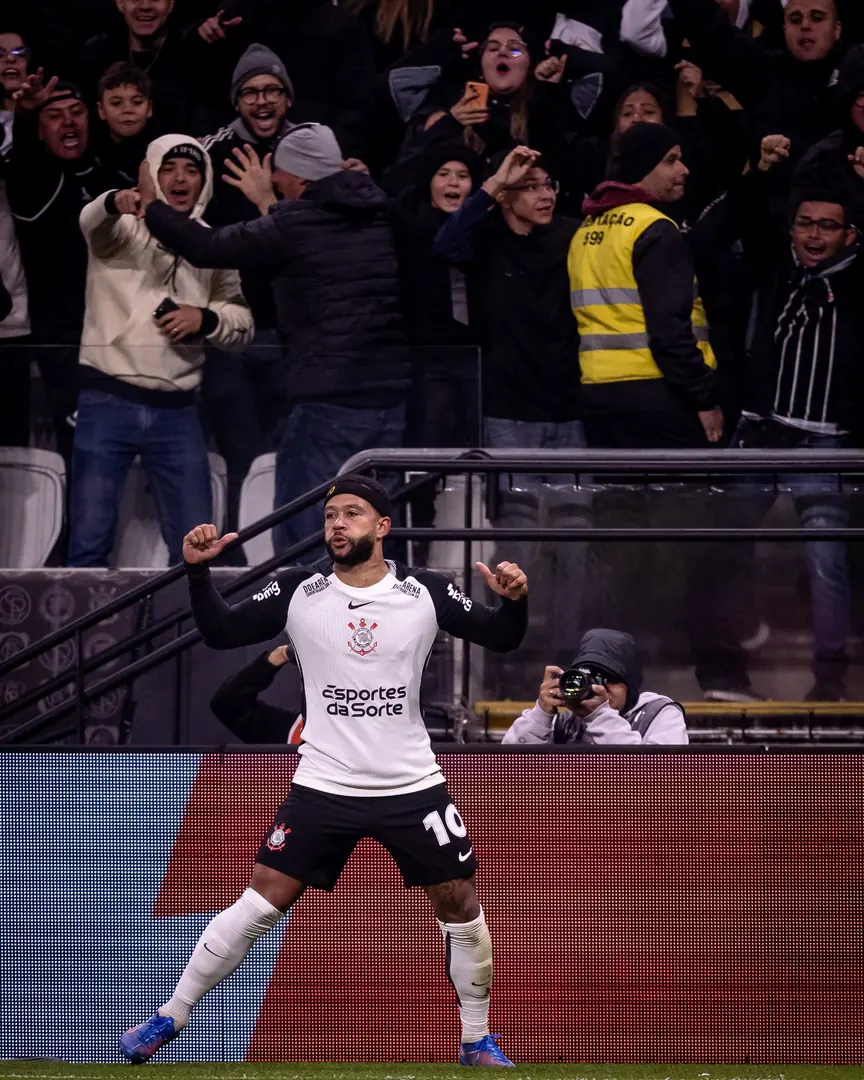 Memphis comemorando gol marcado contra o Palmeiras (Divulgação/Corinthians)