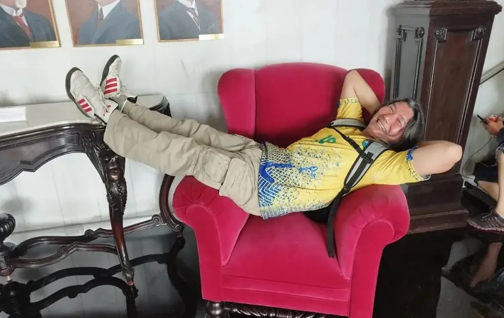 Kingo Takahashi, de Votuporanga, dentro de prédio público invadido e vandalizado em Brasília (Reprodução/Redes Sociais)