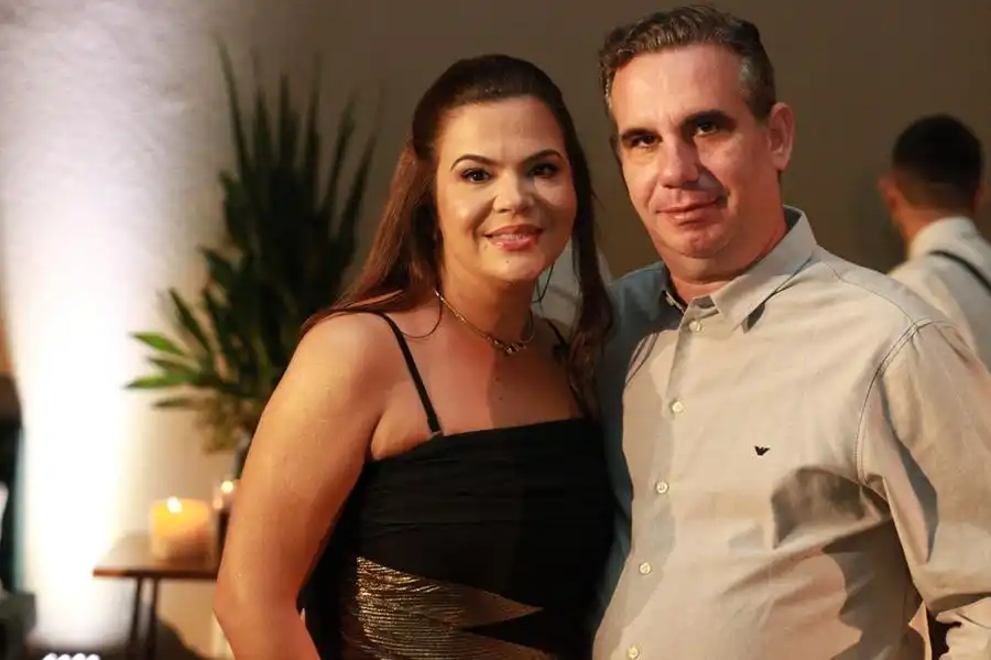 Eduardo e Thaisa Agostinelli, em festa no Terraço Amicci (Arnaldo Mussi)