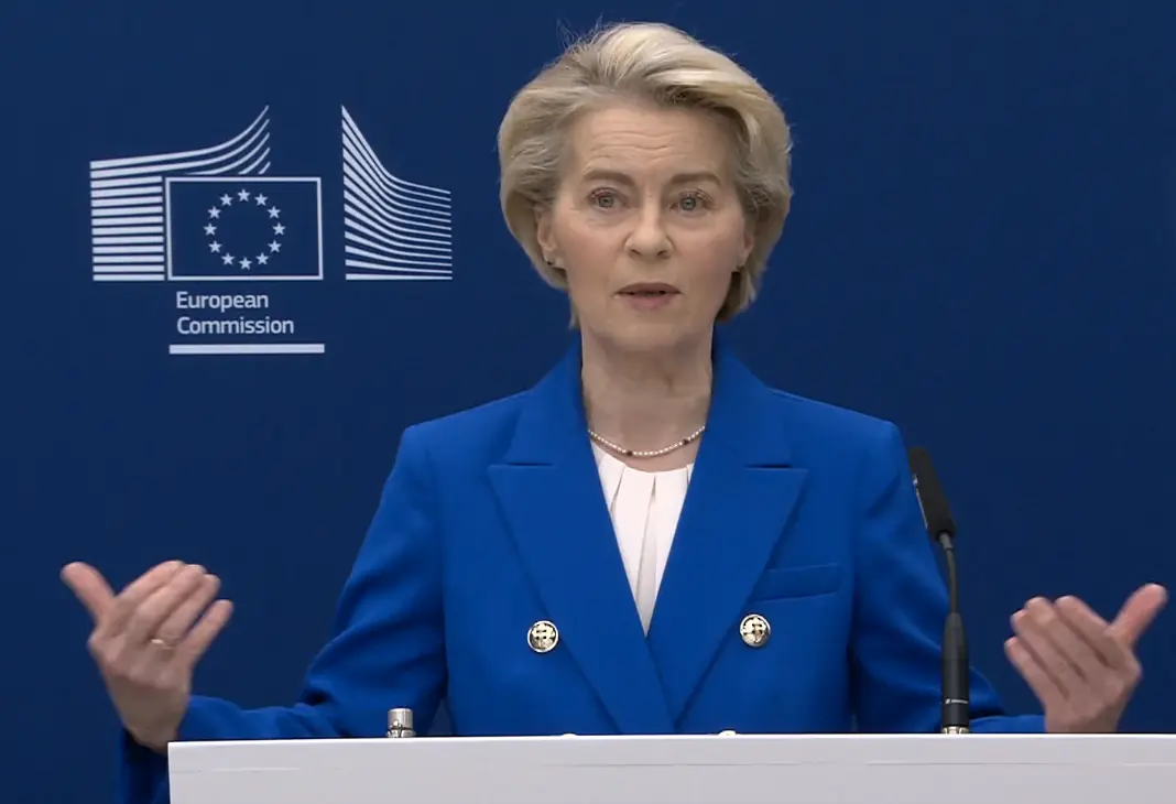 Presidente da Comissão Europeia, Ursula von der Leyen, durante entrevista coletiva (Divulgação)