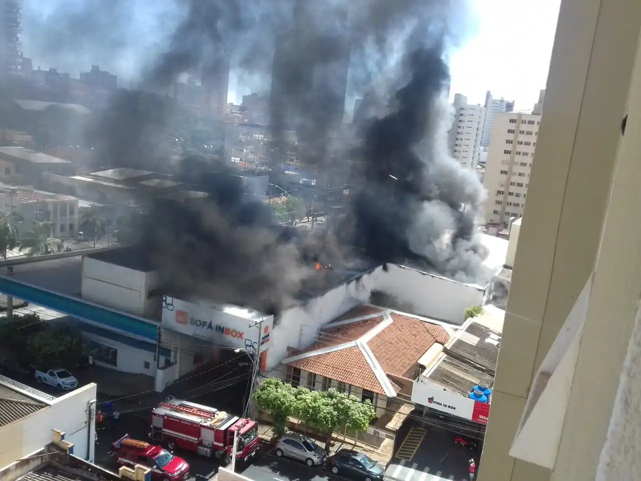 Incêndio atinge loja de sofás no Centro de Rio Preto (Colaboração/Leitor)