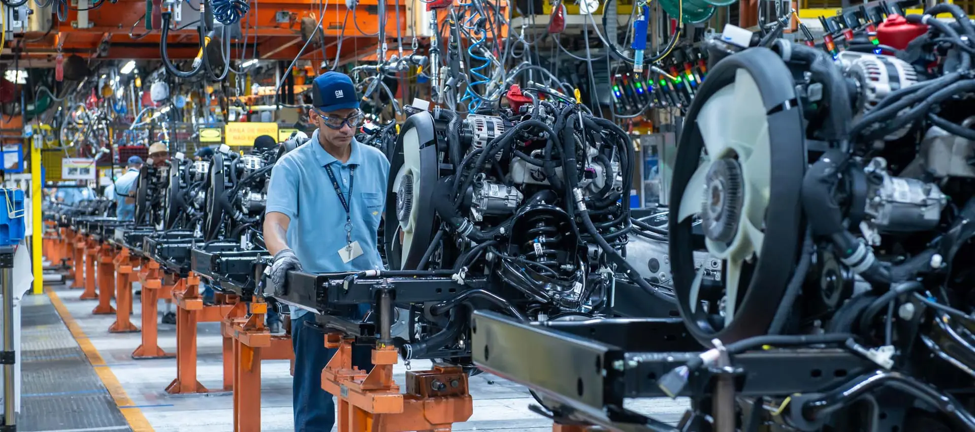 Linha de montagem da GM em São José dos Campos ( Divulgação/General Motors do Brasil)