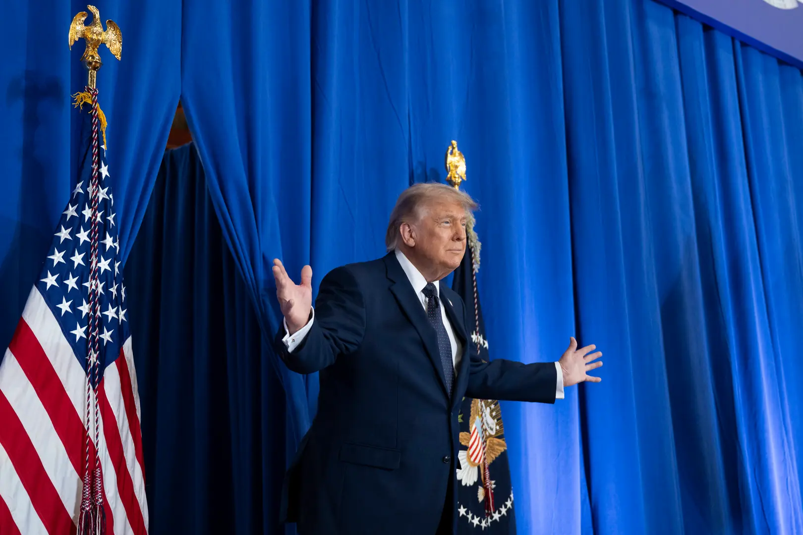 TRUMP PROMOVE MAIS UM TARIFAÇO