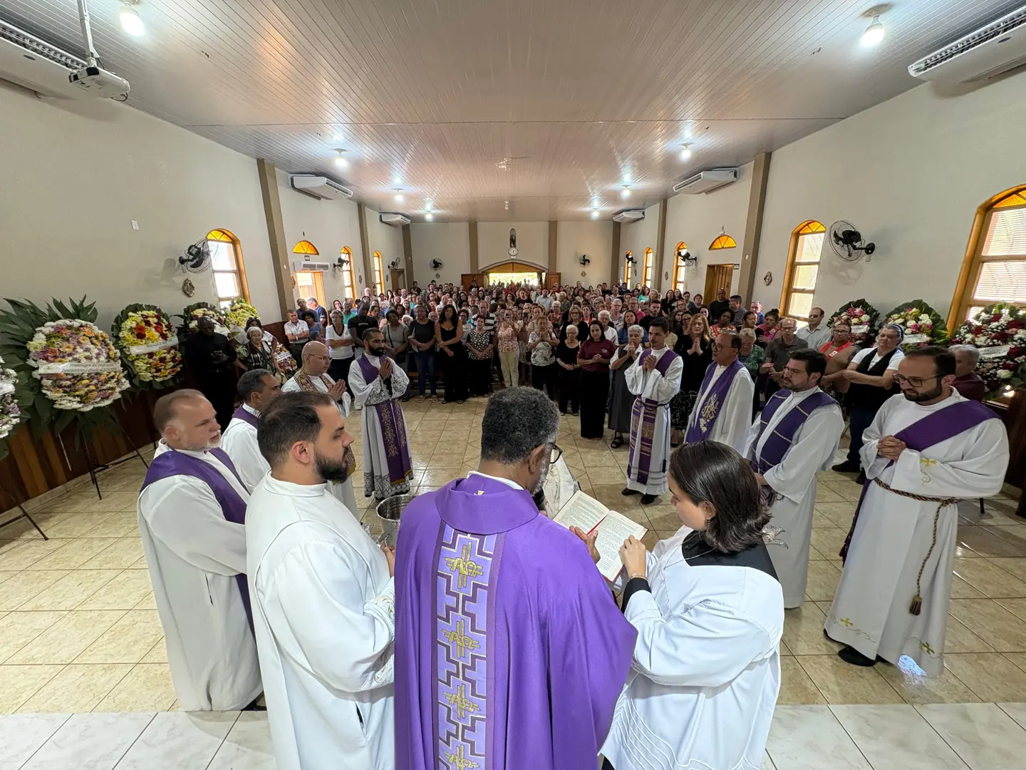 Igreja de Rio Preto lota na missa de despedida da Irmã Terezinha