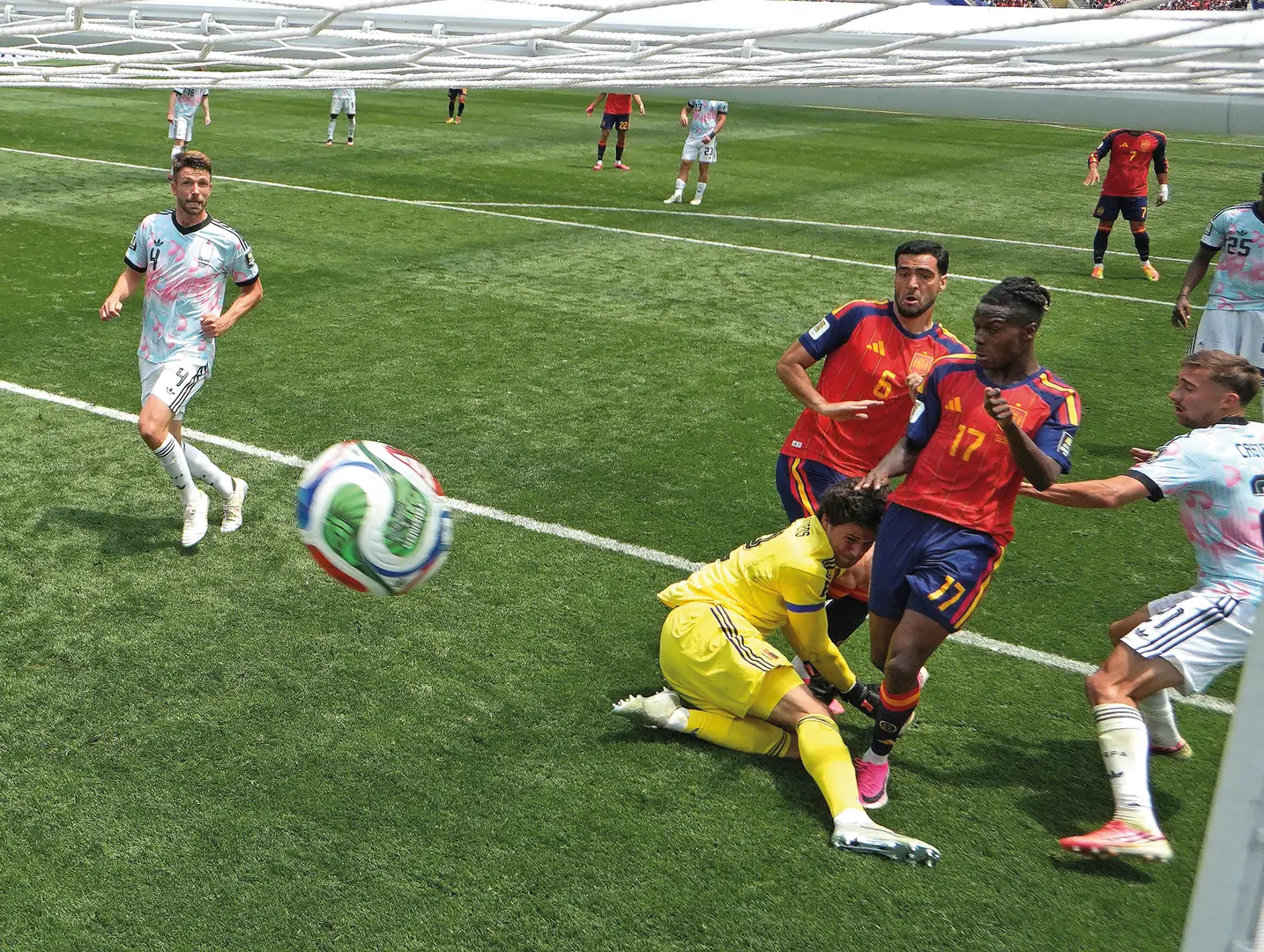 Lemmens rebateu chute de Cubarsí de fora da área e Merino (camisa 6), empurrou para a meta (Divulgação/Fifa)