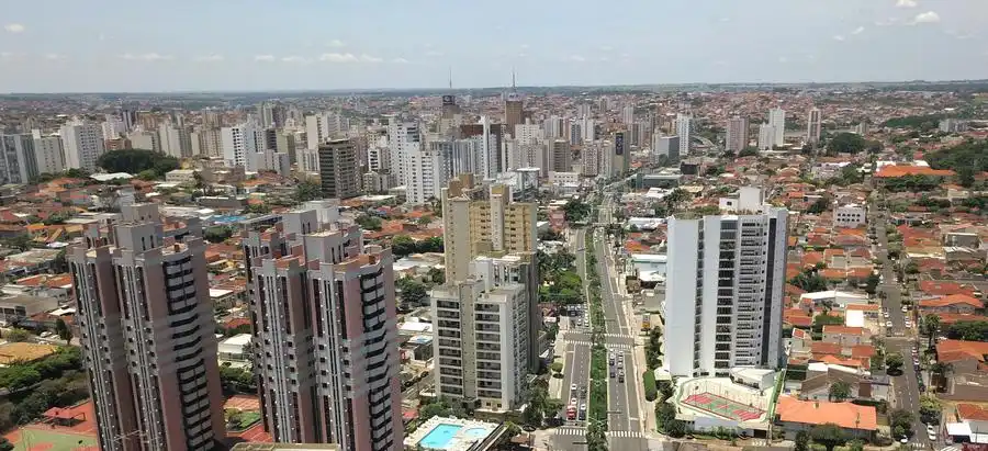 Vista aérea de Rio Preto a partir da avenida Alberto Andaló, uma das principais da cidade (Guilherme Baffi/Arquivo)