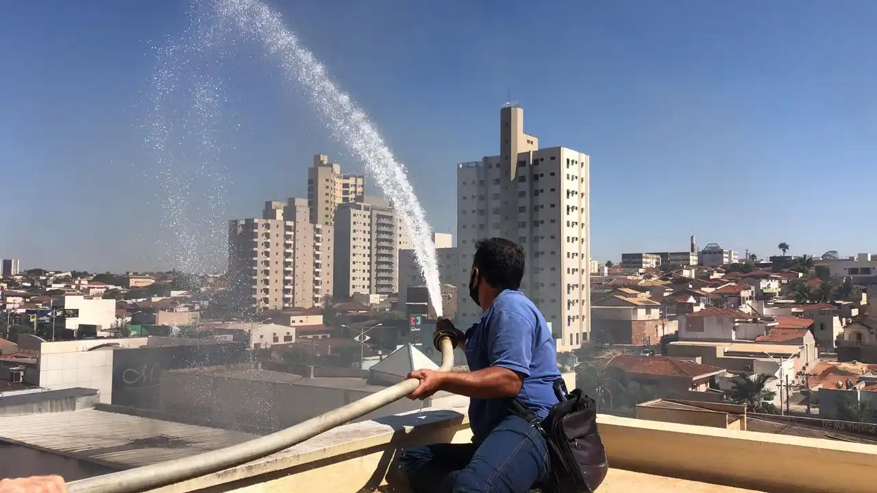 Incêndio atinge loja de sofás no Centro de Rio Preto (Guilherme Baffi 1/9/21)