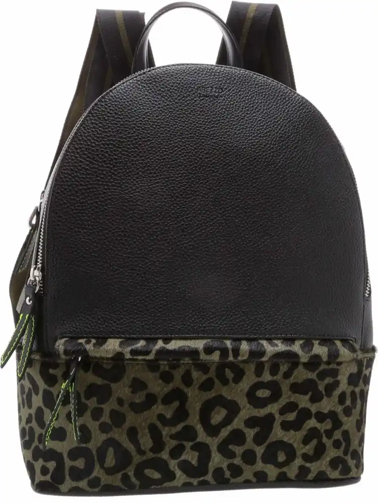 Mochila em couro com detalhe animal print, da Arezzo. rR$ 599,90 / arezzo.com.br (Fotos: Divulgação)