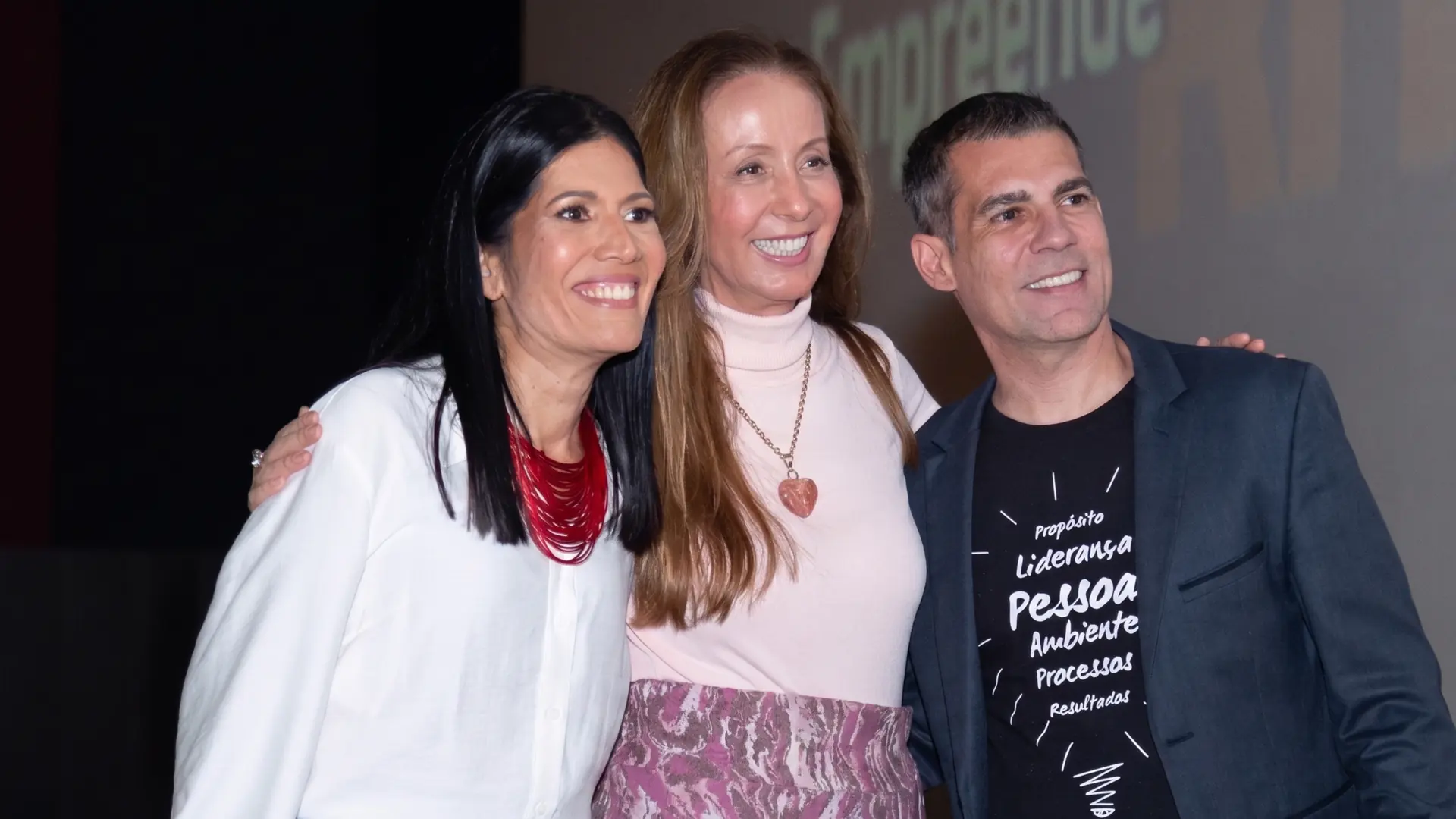 Ana Carolina Verdi Braga, Adriana Neves e Daniel Rodrigues, organizadores do Cegente Summit 2026 (Divulgação)