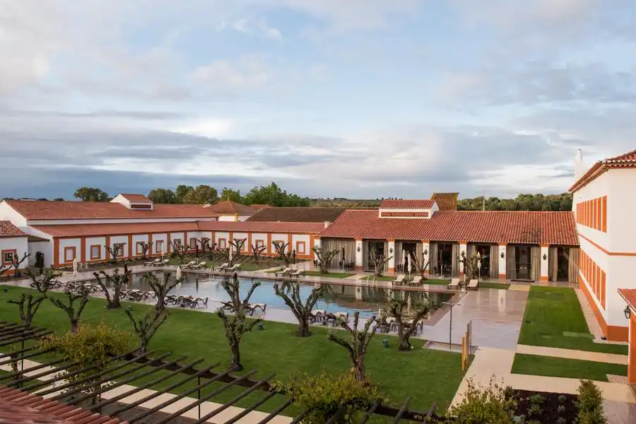 Hotel é dedicado à temática do cavalo e inspirado na história e em tradições portuguesas (Divulgação)