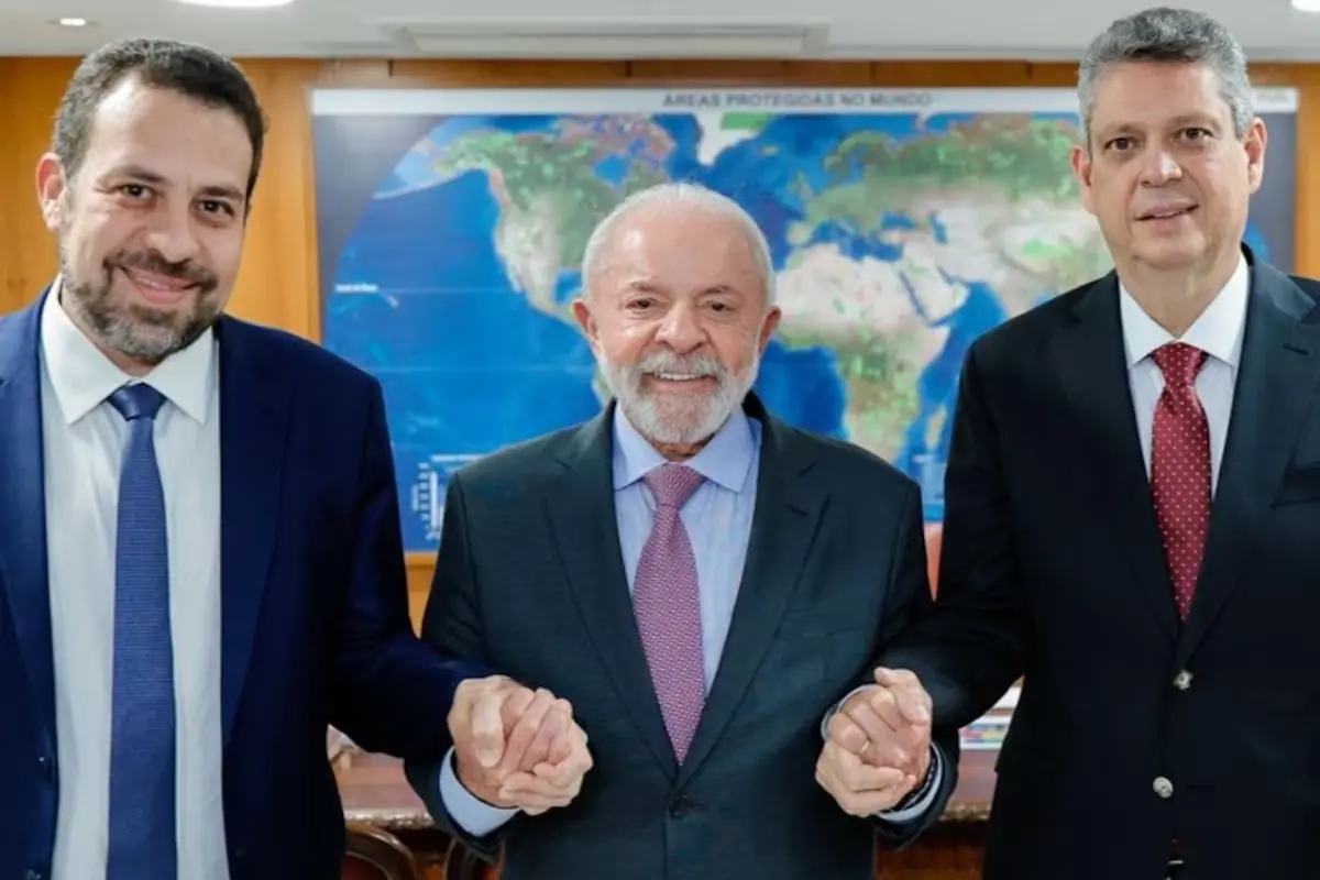 Lula nomeia Boulos a ministro para articular movimento social