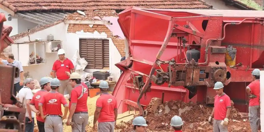 Acidente no Jardim Conceição, em Rio Preto, matou oito pessoas em 2013 (Hamilton Pavam 26/11/2013)