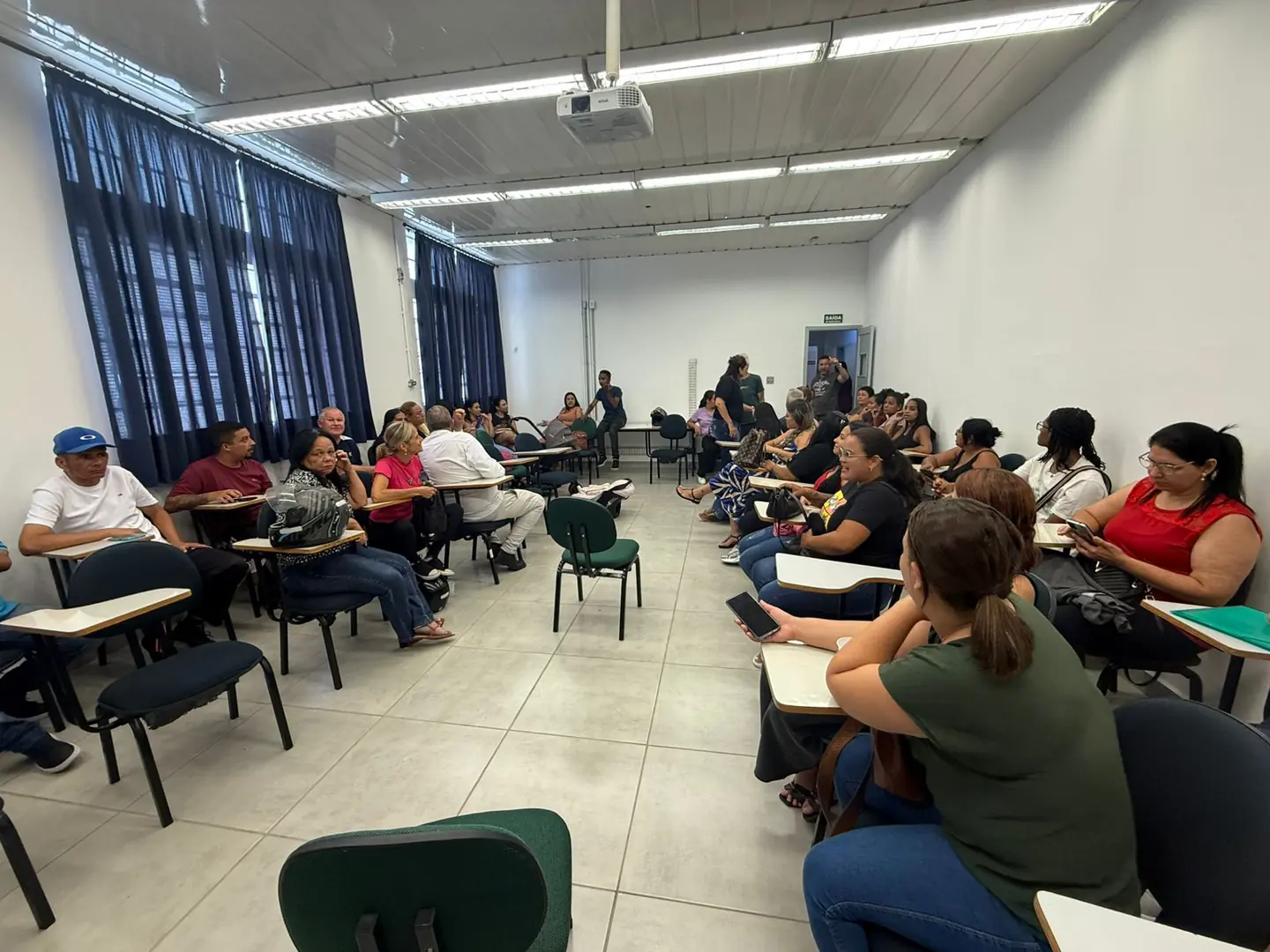 Terceirizados da Educação protestam por falta de pagamento em Rio Preto