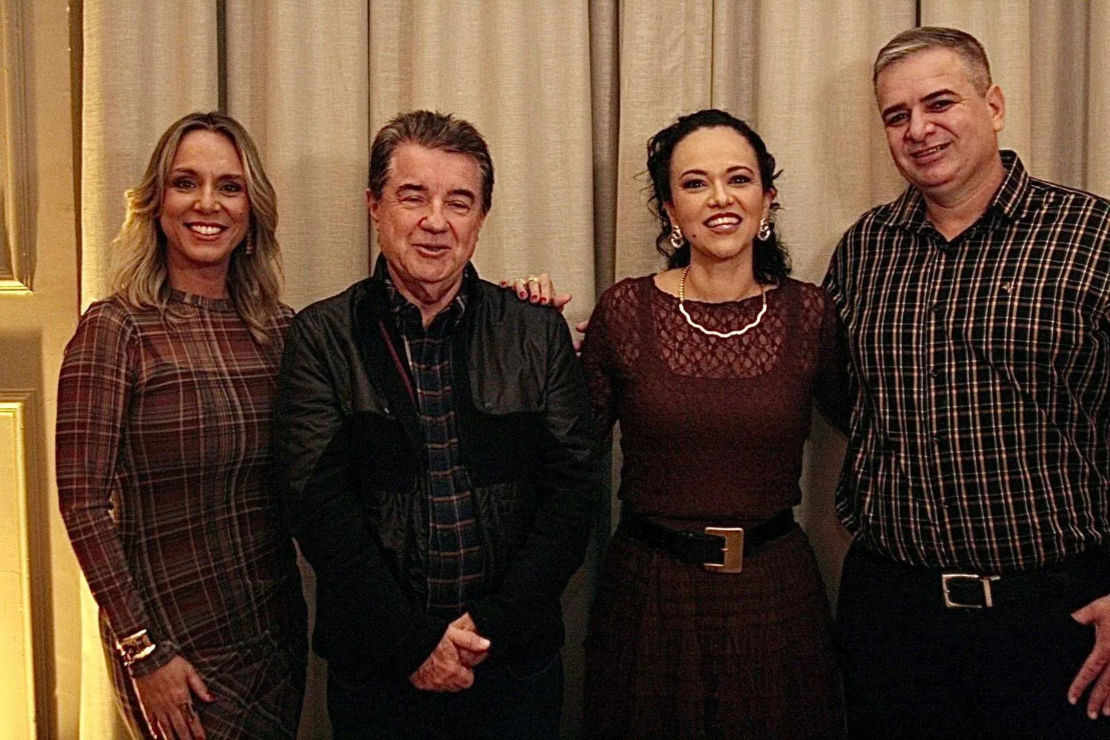 Ludmila Sanches, Pedrinho Acquaroni, Marcelo Costa e Natália Oliveira, na grandiosa festa junina do Colégio London (Arnaldo Mussi)