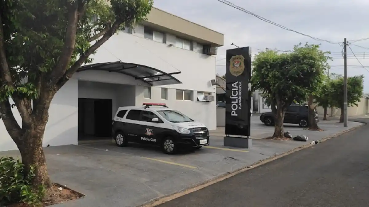 Duas pessoas morrem em acidente entre caminhões em Catanduva