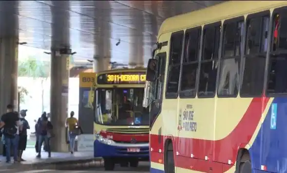 Ônibus de transporte coletivo de Rio Preto no terminal urbano (Guilherme Baffi 11/10/2021)