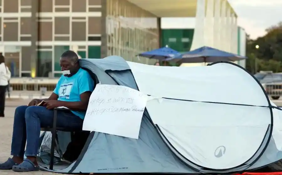 Deputado Hélio Lopes (PL-RJ) acampou na praça dos Três Poderes (Bruno Peres/Agência Brasil)