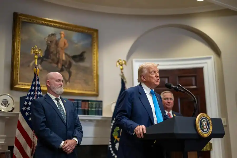 Presidente dos EUA, Donald Trump, durante reunião no Salão Oval da Casa Branca (Molly Riley/White House)