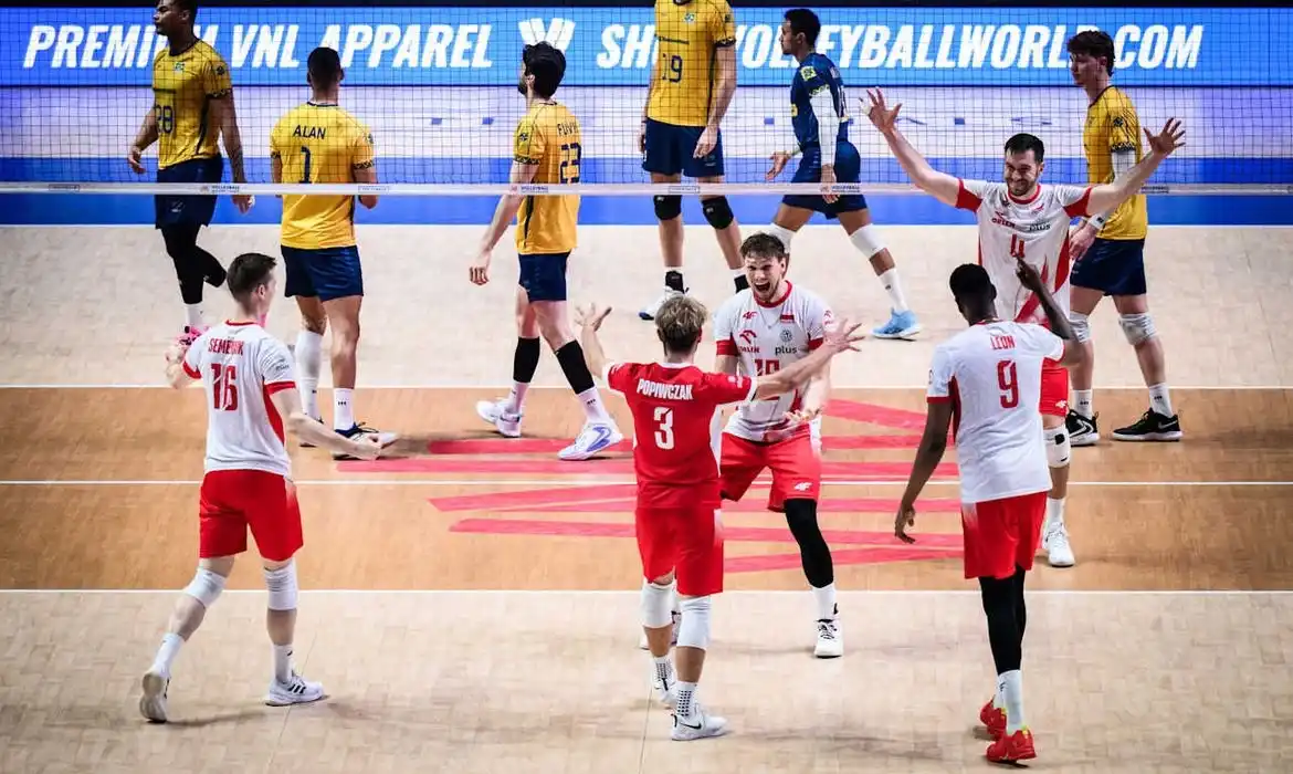 A Seleção Brasileira de Vôlei Masculino foi derrotada pela Polônia na semifinal da Liga das Nações, na China (VolleyballWorld/Divulgação)