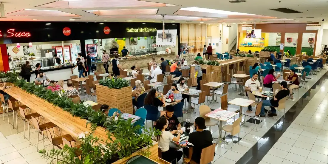 Praça Shopping vai remanejar todas as lojas para um único piso, em sinal de crise