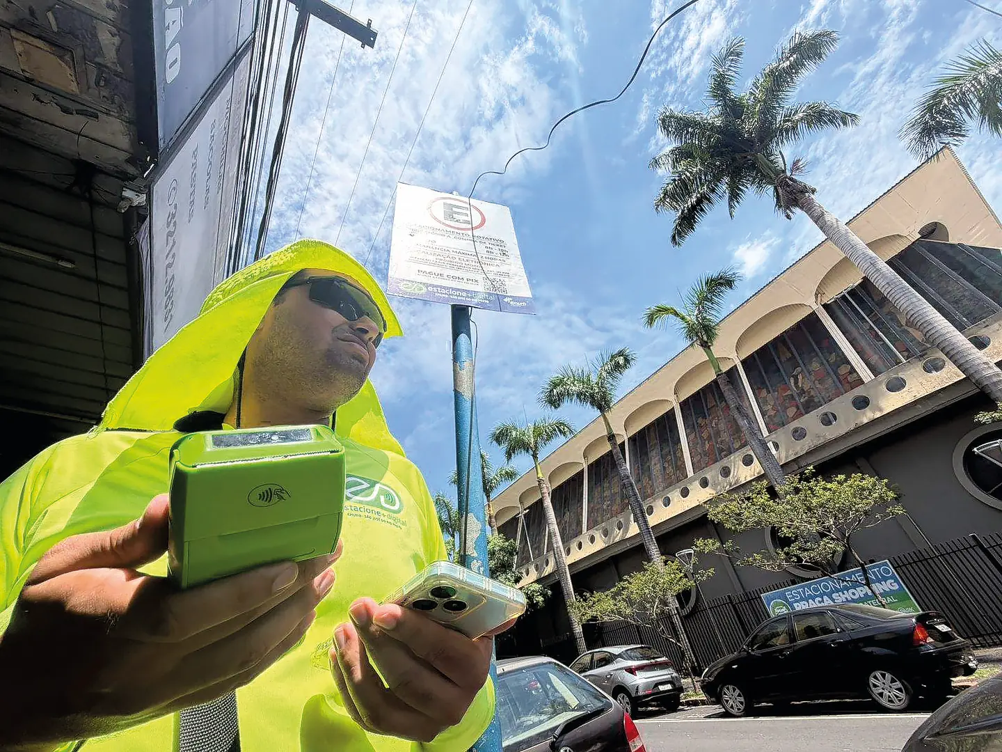Fiscais voltam a vender Área Azul, só no cartão e Pix