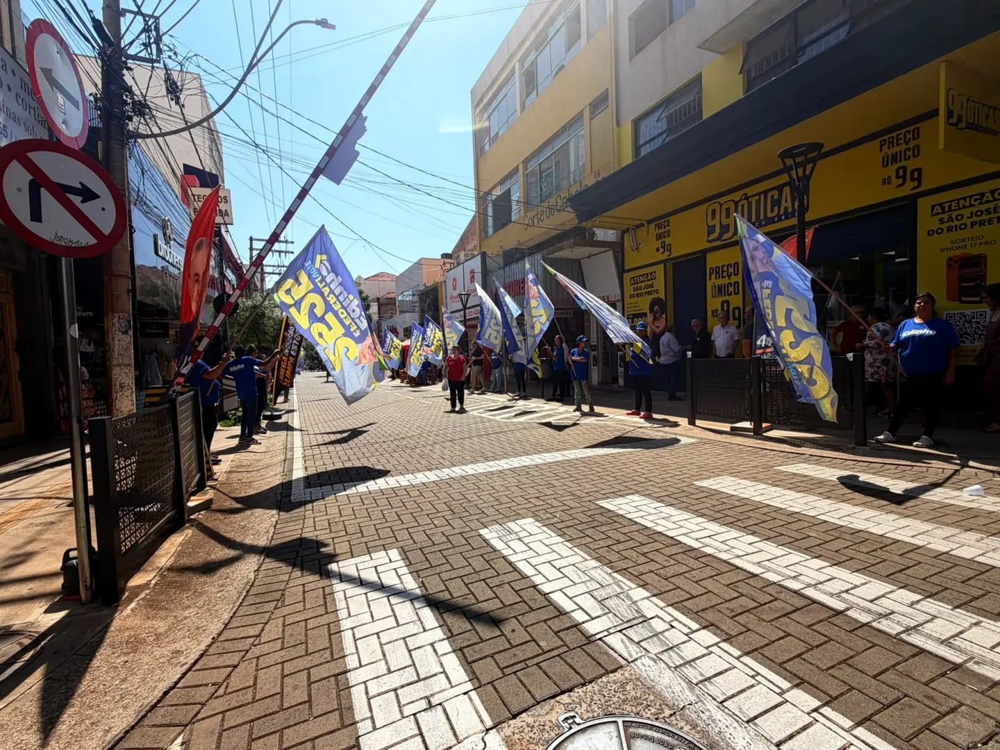 Candidatos fazem arrastão no Calçadão de Rio Preto antes das eleições