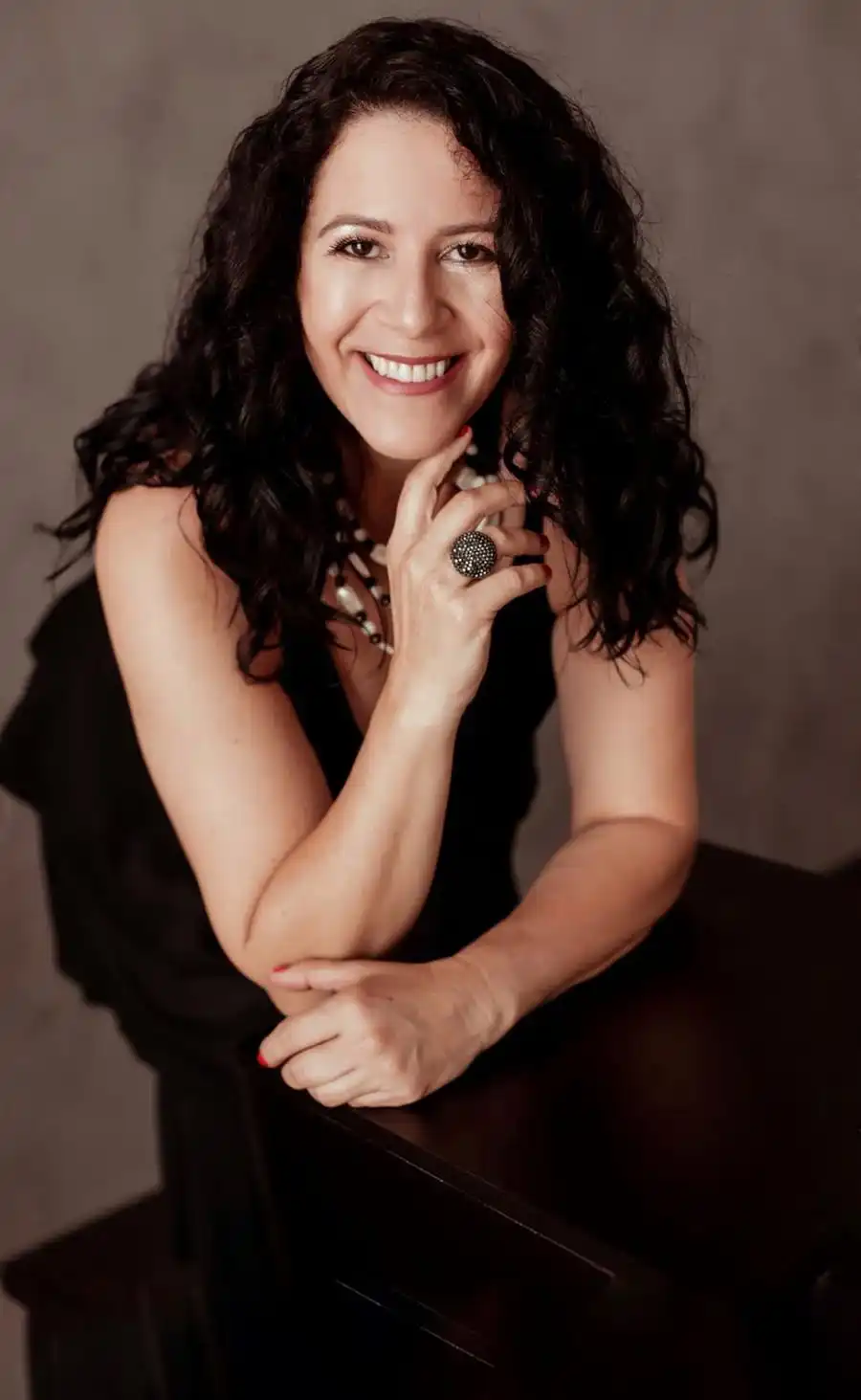 Livro de Eliane Reis convida o leitor a ter um novo olhar sobre a vida (Divulgação)