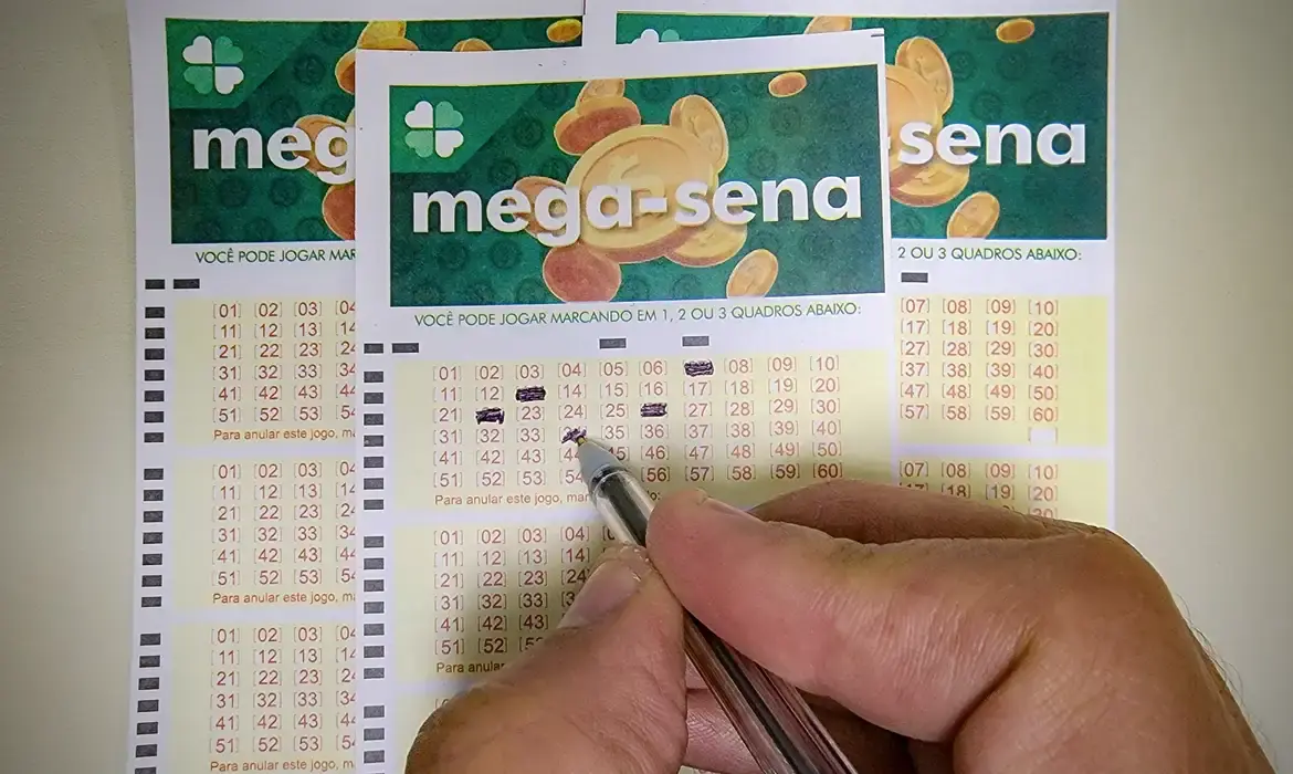 Mega-Sena sorteia prêmio de R$ 20 milhões neste sábado (Agência Brasil)