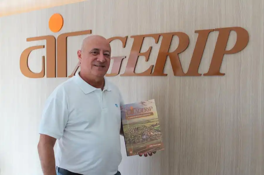 Sinval Galvão é morador da Agerip e o atual presidente da instituição que completa seu cinquentenário de fundação neste mês com lançamento do livro “Agerip: 50 anos de histórias e conquistas” (Divulgação)