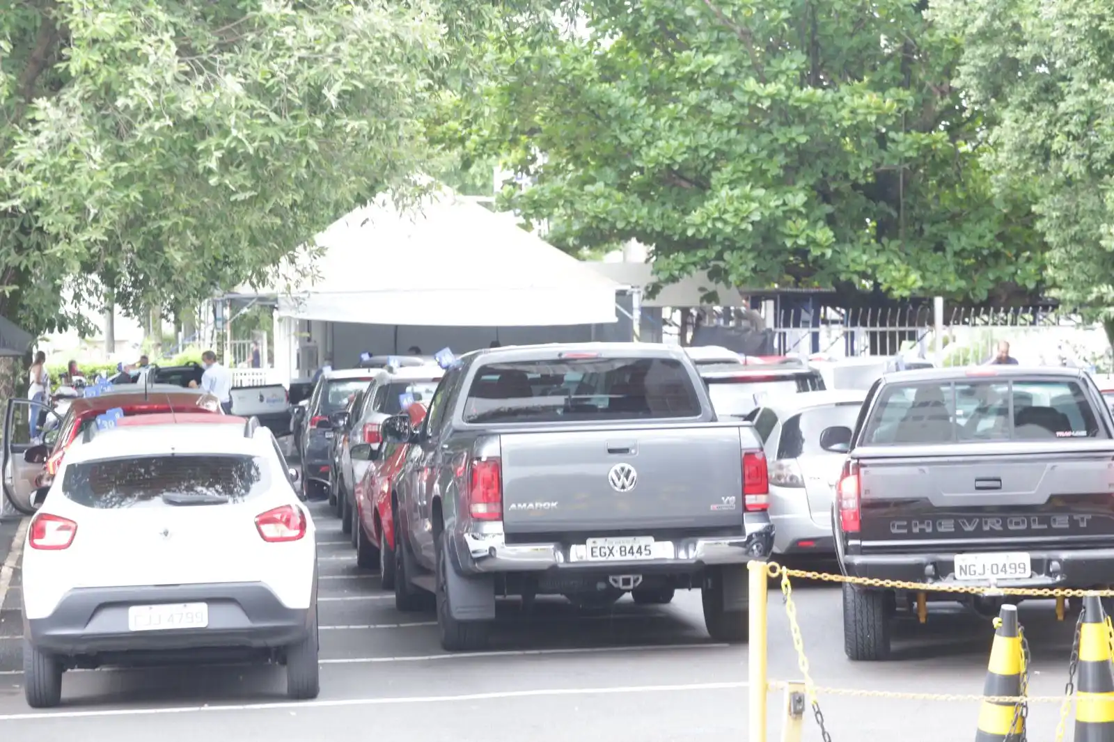 Drive-thru do Hospital de Base para testes de Covid ficou lotado nesta tarde (Johnny Torres 5/1/2022)