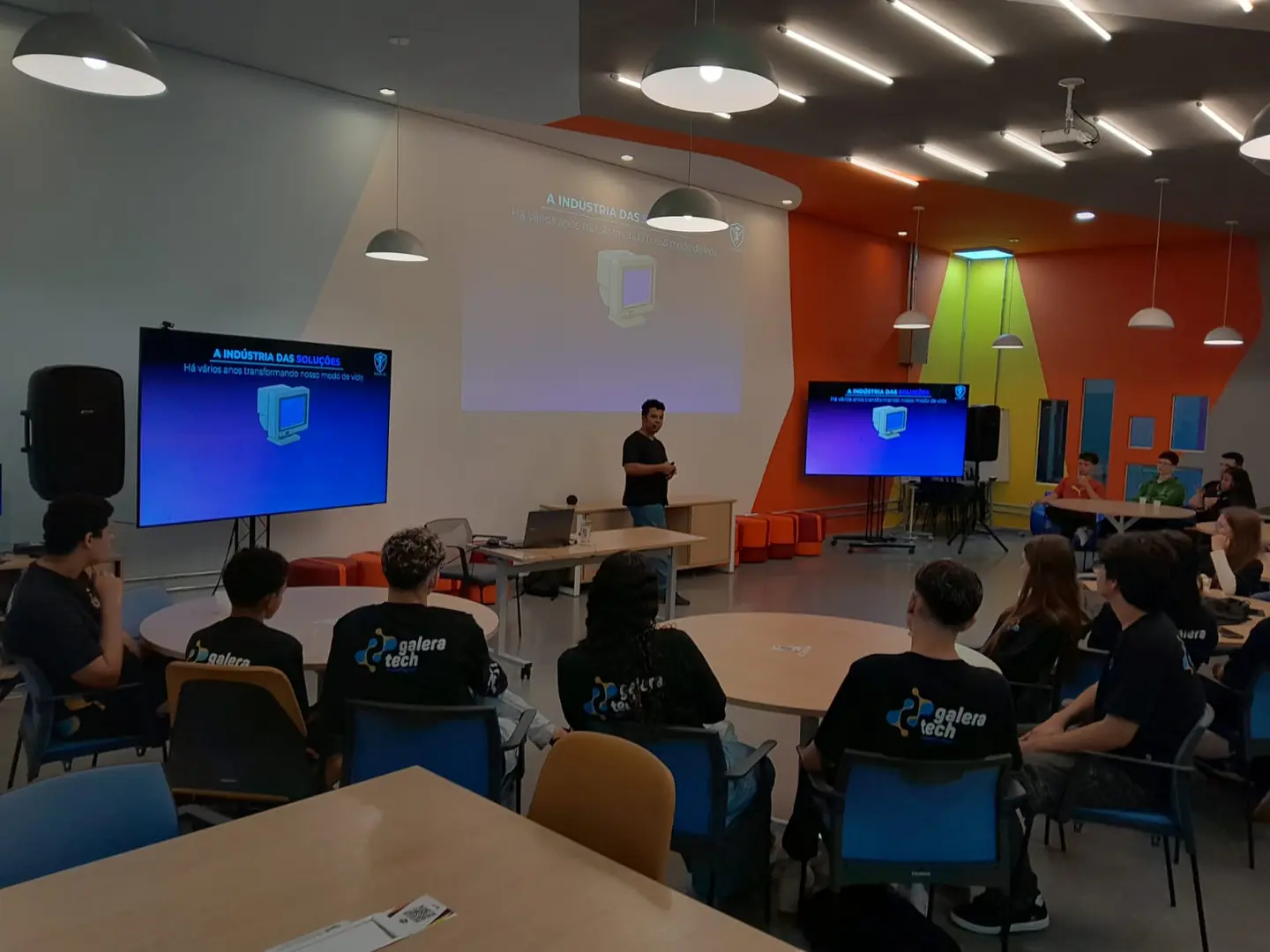 Workshop leva criação de jogos digitais a estudantes da rede pública de Rio Preto