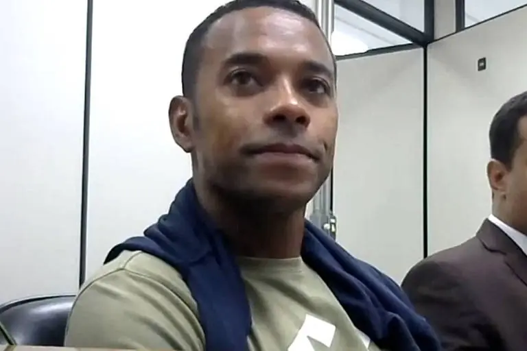 Robinho deixa penitenciária em Tremembé e é transferido para presídio em Limeira