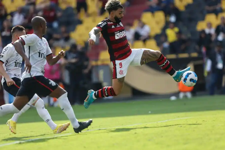 Gabigol escora cruzamento e faz o único gol da final em Guayaquil, no Equador (Divulgação/CR Flamengo)