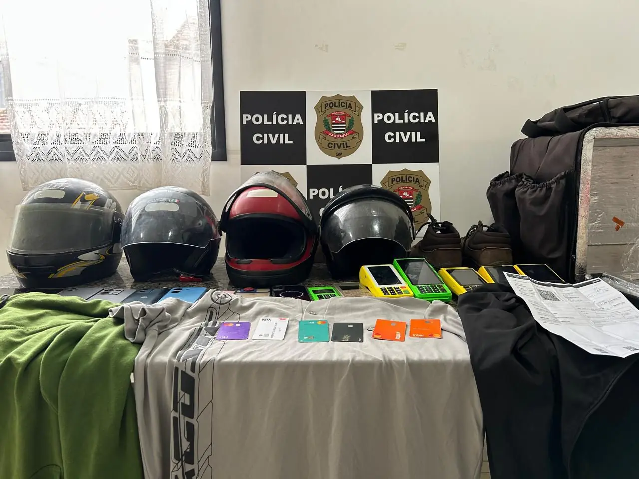 Polícia Civil prende oito pessoas envolvidas em 30 golpes do falso presente em Rio Preto