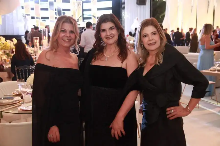 As irmãs Urbinatti, Cecília, Bel e Isa, entre os convidados das famílias Dalul e Andrade (Arnaldo Mussi)