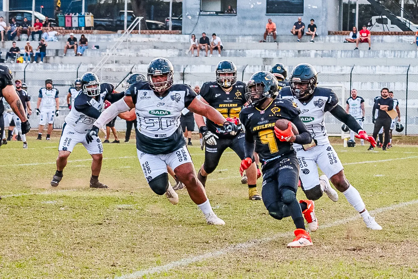 Rio Preto Weilers e Galo FA, se enfrentando pela Superliga de Futebol Americano (Divulgação)