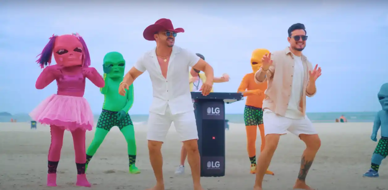 O hit já acumula mais de 27 milhões de visualizações no YouTube. (O hit já acumula mais de 27 milhões de visualizações no YouTube.)