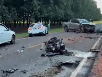 Veículos destruídos após acidente (Colaboração/Leitor)