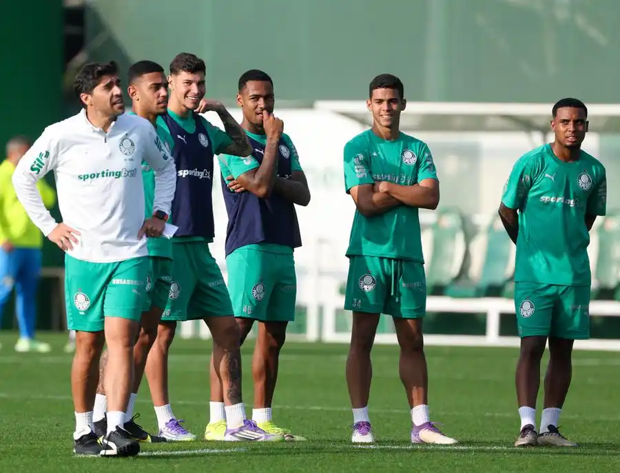 Abel Ferreira e jogadores do Palmeiras durante treino na academia de futebol (Fabio Menotti/Palmeiras)