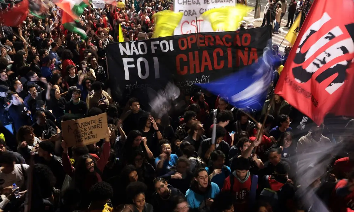 Em atos, movimento negro pede investigação independente de ação no Rio