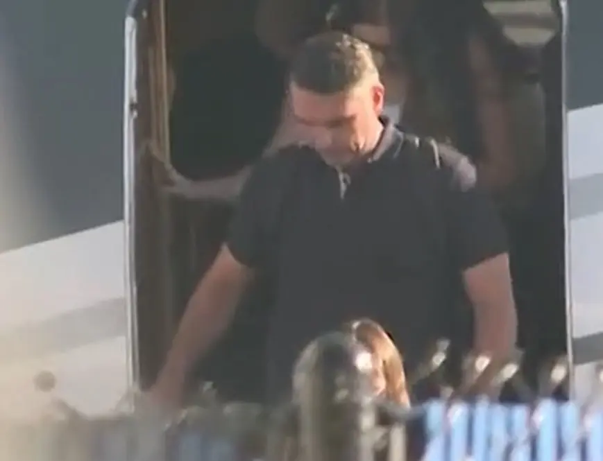 Flávio Bolsonaro usou passaporte diplomático cancelado para entrar nos EUA