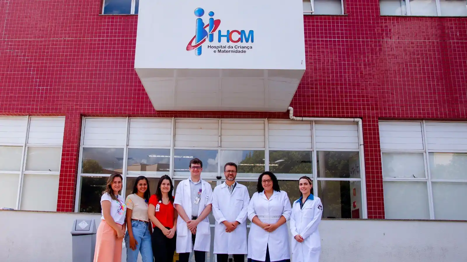 Equipe de profissionais que participou da cirurgia no HCM de Rio Preto (Divulgação/HCM de Rio Preto)
