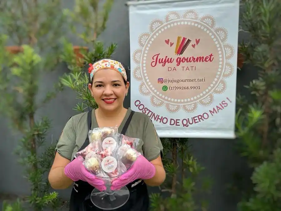 Os jujus de Tatiane Domingos de Oliveira são cremosos, feitos à base de leite, sem a utilização de conservantes, corantes ou espessantes (Divulgação)