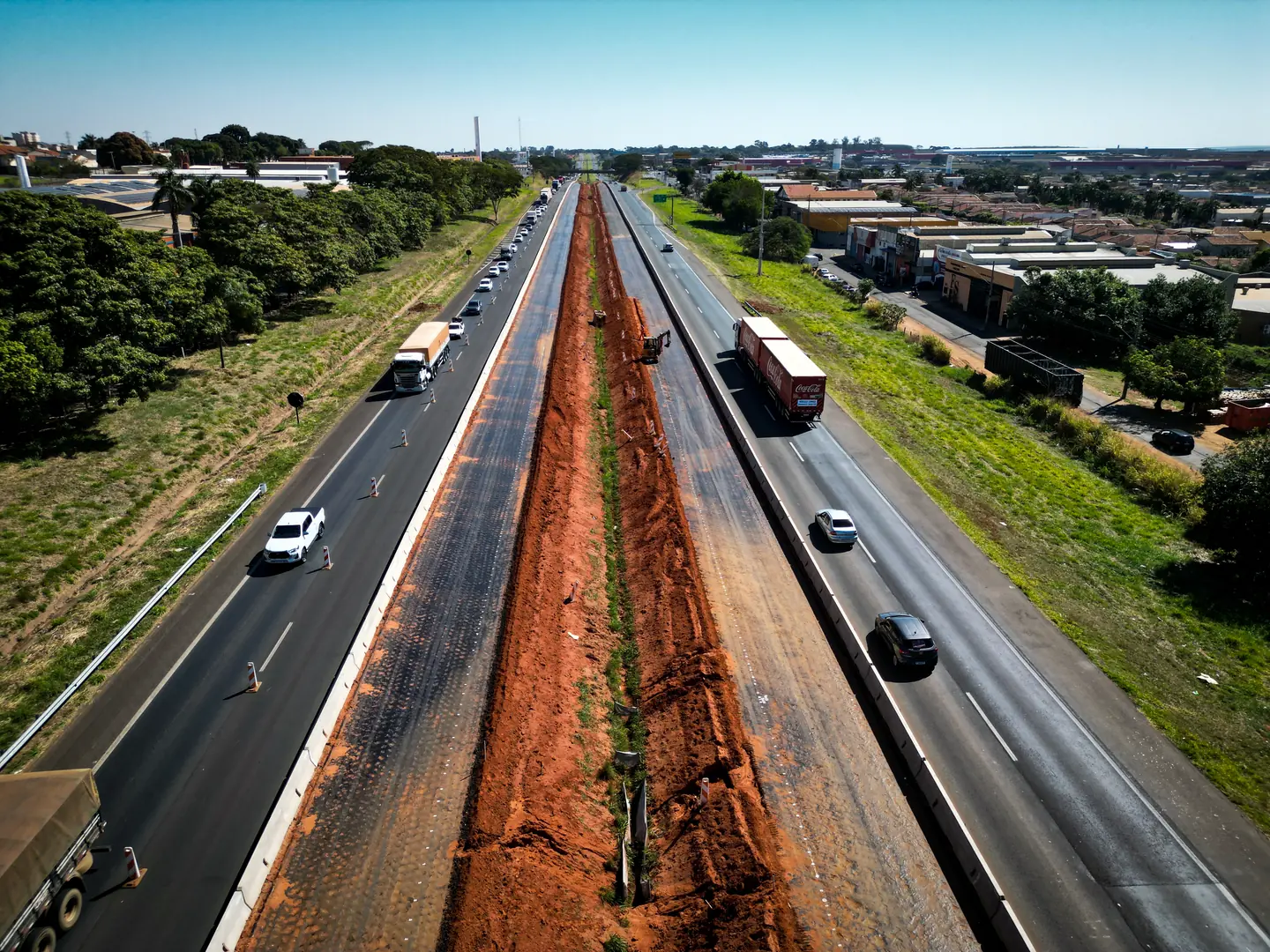 Obra da terceira faixa na rodovia Washington Luís (Divulgação)